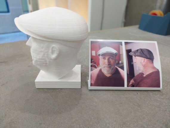 busto gorra2