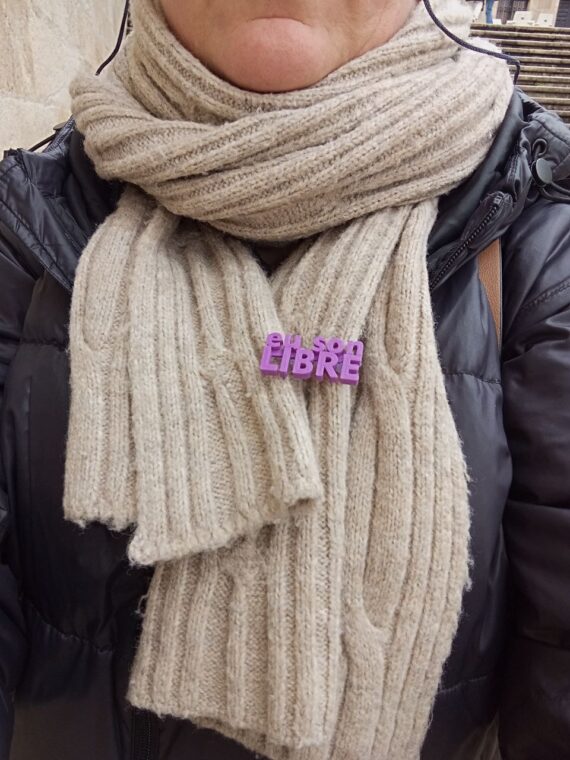 Broche Eu son libre