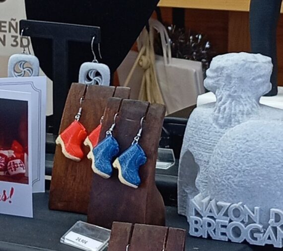 Brincos Zocos azul vermello